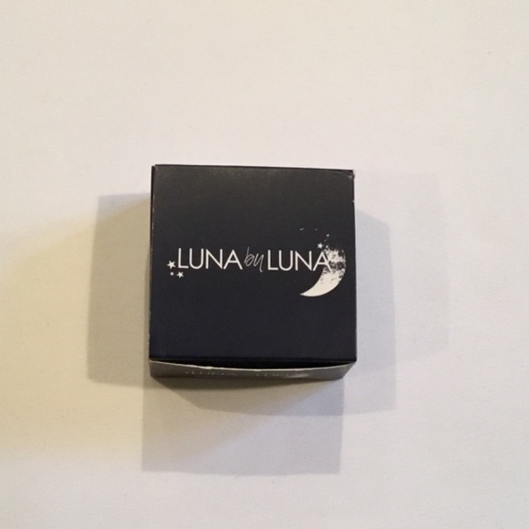 Luna by Luna Loose Translucent Powder - Picture 4 of 5